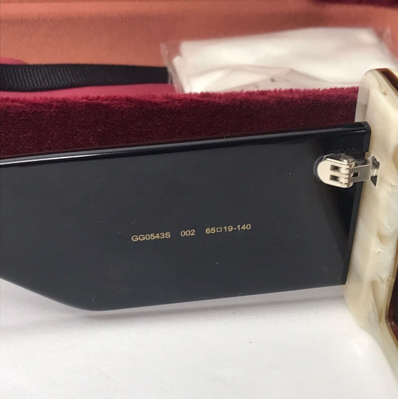New  - 💯 Original GUCCI Rectangular Flap GG0543S Sunglasses seen on Rihanna - Picture 8 of 13